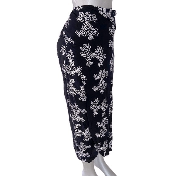 Swim Beach Cover-up Wrap Skirt Black White One Size Pool Lightweight Boho Floral - Picture 6 of 6